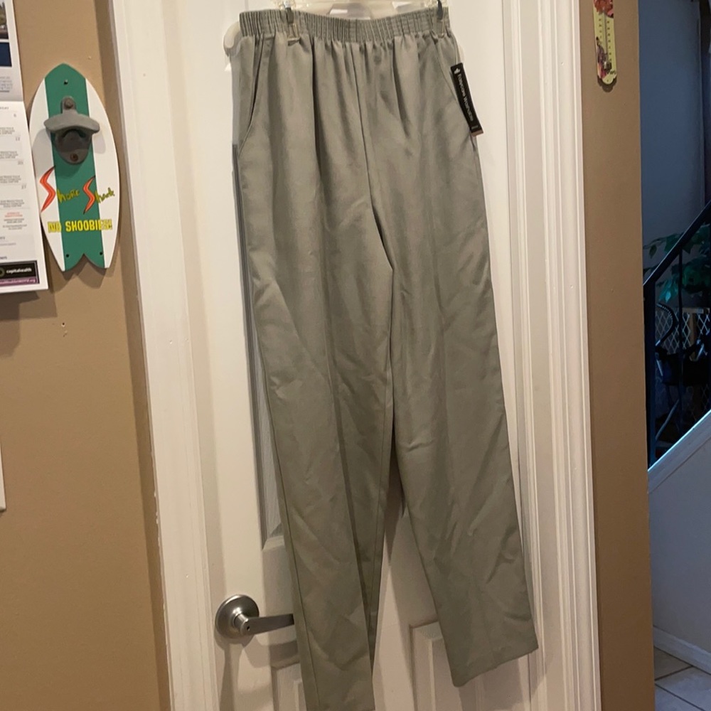 NWT Briggs New York size 12 light olive khaki pants